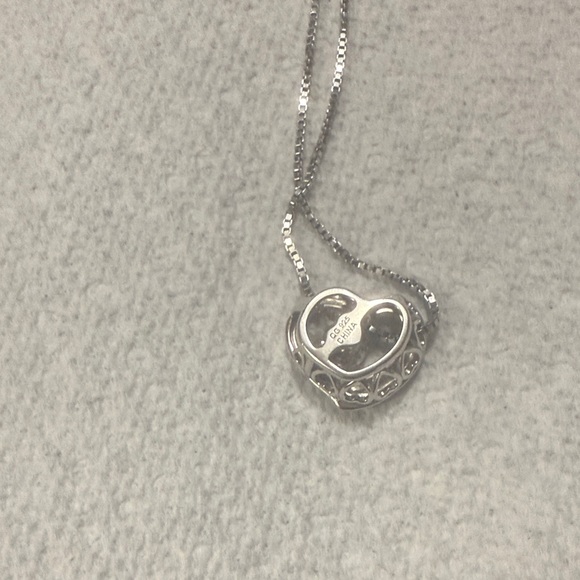 Floating Heart Pendant Necklace-Silver - Picture 5 of 7